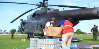 Ejército colombiano traslada ayuda a las zonas afectadas de Trujillo