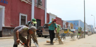 “A Limpiar Trujillo” saca del centro histórico 3,400 m3 de barro y escombros