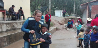 Fiscalía dona paquetes de útiles escolares a estudiantes de La Libertad