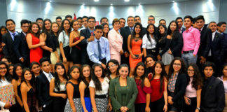 Facultad de Derecho de UCV impone distintivos a jóvenes ingresantes