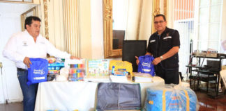 GRELL entrega kits escolares para estudiantes damnificados