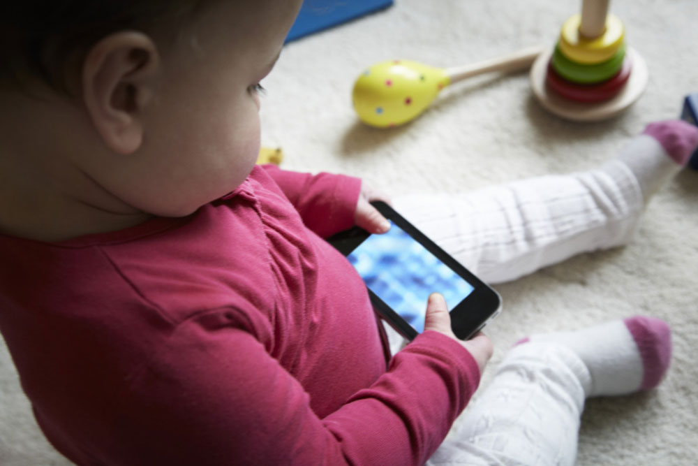 ninos-que-usan-smartphones-tardan-mas-tiempo-en-aprender-a-hablar