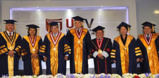 Jurista internacional es incorporado como Doctor Honoris Causa de UCV