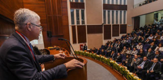 Representantes de República Checa exponen sobre ciudades sostenibles en la UPAO