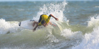 Peruanos Álvaro Malpartida y Tomás Tudela avanzan en Circuito Mundial de Surf de Chile