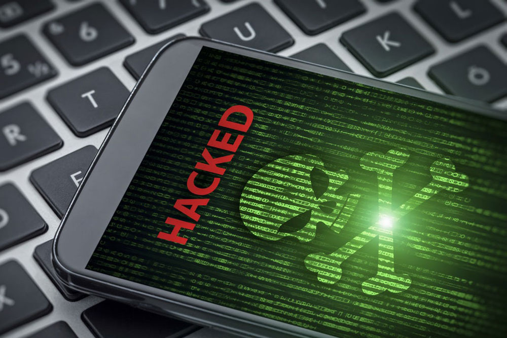 google-play-detecta-apps-de-spyware-que-pueden-robar-mensajes-y-grabar-llamadas