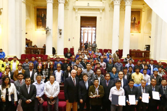 grll-formaliza-a-1200-mineros-artesanales-en-el-congreso-de-la-republica