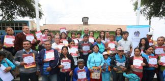 MPT entrega títulos de propiedad a pobladores de Laredo