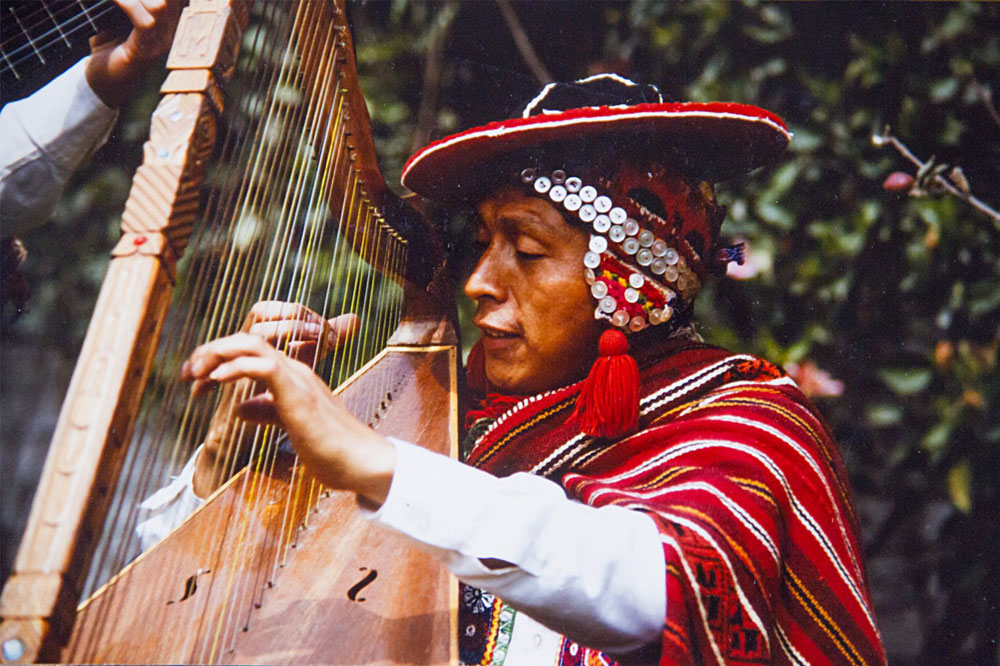 arpista-mauro-flores-hilario-sera-reconocido-como-personalidad-meritoria-de-la-cultura