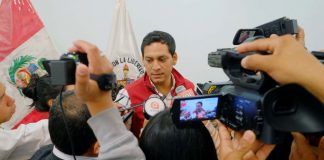 Gobernador Regional se compromete a ser interlocutor de demanda de maestros ante el Ejecutivo