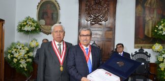 UNT otorga Doctor Honoris Causa al médico Luis Díaz León