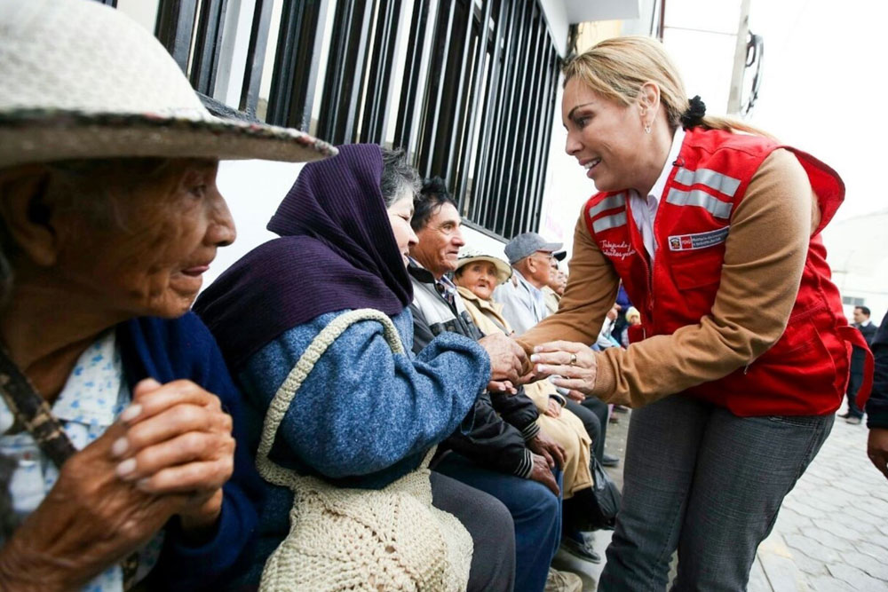 usuarios-de-juntos-y-pension-65-reciben-bono-una-sola-fuerza-en-la-libertad