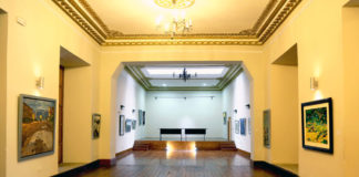 Continúa el Primer Salón de artes visuales que expone obras de artistas de ocho países