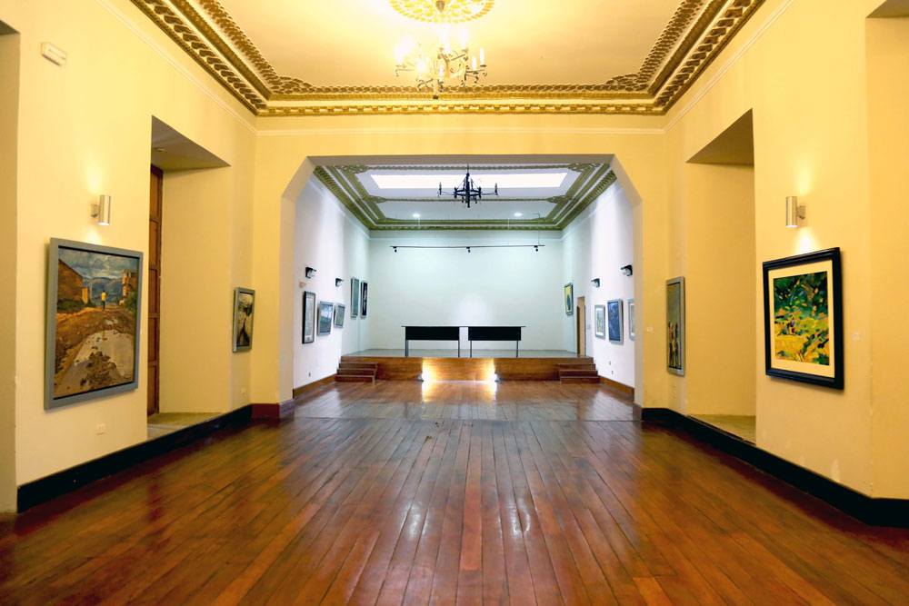 continua-el-primer-salon-de-artes-visuales-que-expone-obras-de-artistas-de-ocho-paises