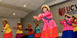 Docentes de UCV ofrecen show a sus estudiantes