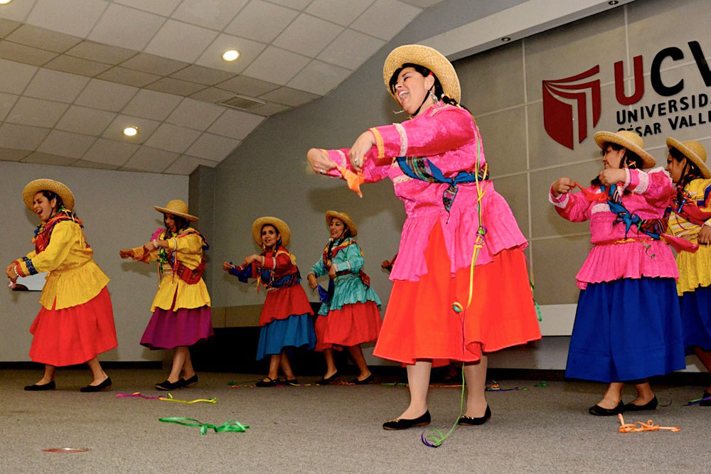 docentes-de-ucv-ofrecen-show-a-sus-estudiantes