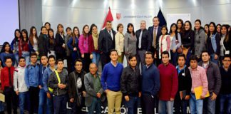 Estudiantes de UCV participan en debate sobre la lucha contra el lavado de activos