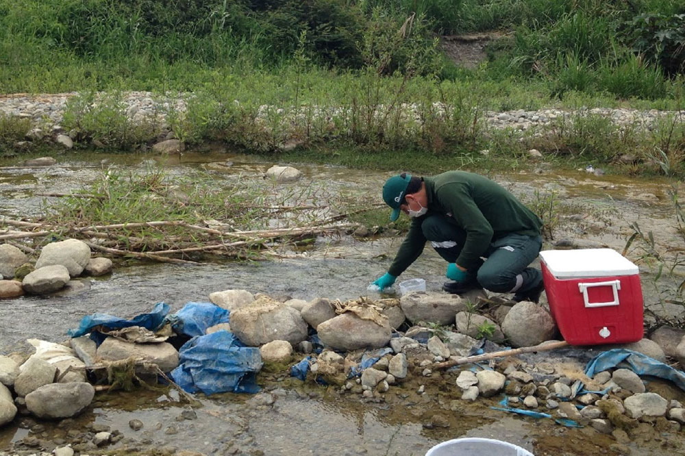 especialistas-de-la-ana-y-sunass-monitorean-la-calidad-del-agua-en-el-rio-chao-en-la-libertad