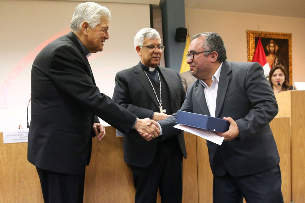 periodista-del-diario-oficial-el-peruano-obtuvo-el-premio-cardenal-juan-landazuri-ricketts-2017