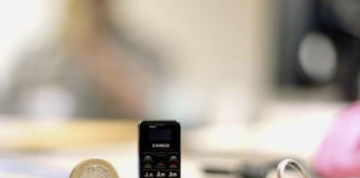 Presentan Zanco Tiny 1 el celular más pequeño del mundo