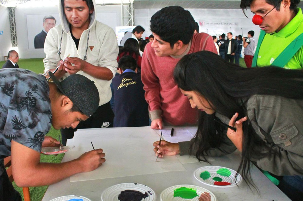 escolares-de-trujillo-aclaran-dudas-vocacionales-con-taller-creativo-en-ucv