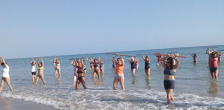 Conozca los beneficios de practicar deporte en la playa