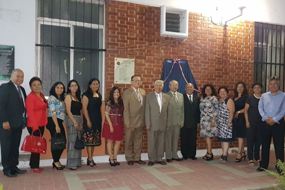 develan-placa-de-doctores-en-ciencias-de-la-educacion-de-la-unt