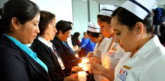 Estudiantes de Enfermería de UCV participan de imposición de tocas