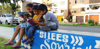 Estudiantes de UCV promueven la lectura en parques de Trujillo
