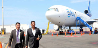 Regresa el avión Hospital Oftalmológico de Orbis a La Libertad