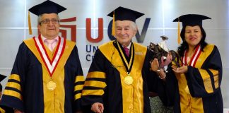 Poeta español Antonio Gamoneda es incorporado como doctor Honoris Causa de UCV