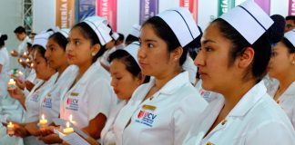 Escuela de Enfermería de UCV realiza la imposición de tocas y distintivos