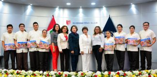 Estudiantes de UCV reciben Tablas Nutricionales en emotiva ceremonia