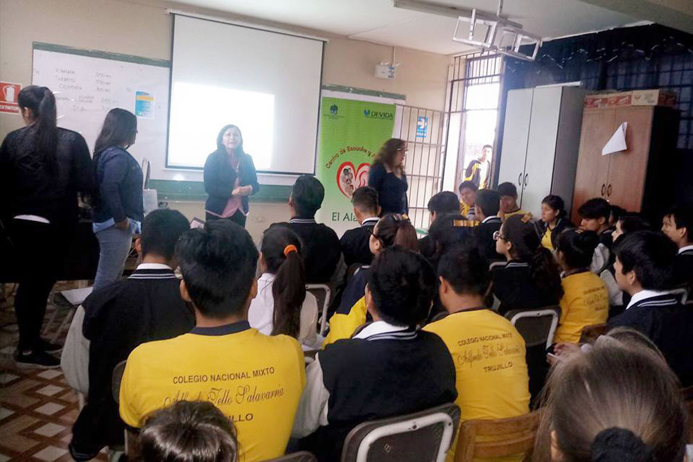 mpt-devida-dictan-taller-orientacion-vocacional