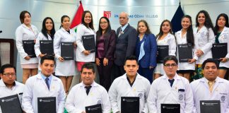 Se desarrolla ceremonia de imposición de mandiles a estudiantes de UCV