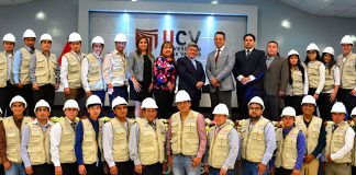 Estudiantes del Programa de Formación para Adultos de UCV reciben cascos y chalecos