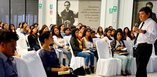 Psicoterapeuta César Vásquez expone sobre violencia familiar en UCV