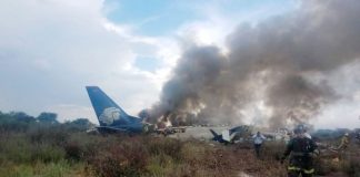 Avión cae en México con más de 100 pasajeros y todos sobreviven
