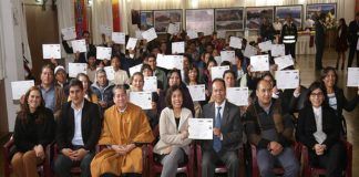 Ministerio de Cultura certifica trabajadores que brindan servicios públicos en Quechua