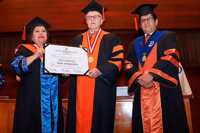 academico-johan-leuridan-huys-recibe-doctor-honoris-causa-upao