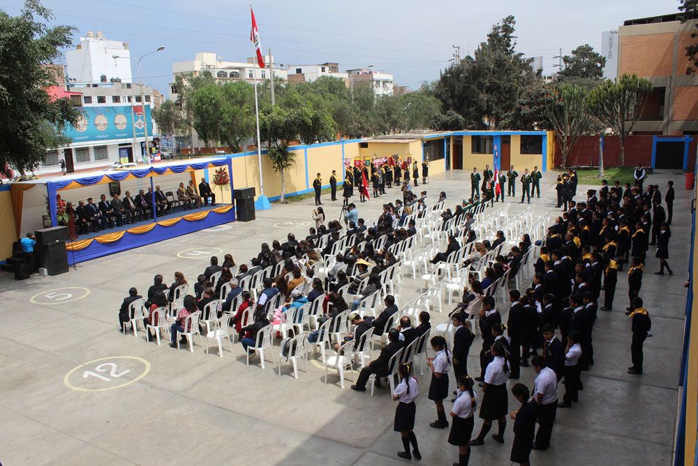 colegio-rafael-narvaez-cadenillas-conmemora-26-aniversario-creacion