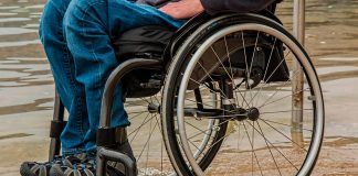 Estimulación electrónica permite volver a caminar a paciente con parálisis