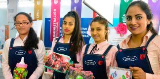 Estudiantes de Educación de UCV exponen investigaciones de problemática local