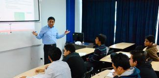 Estudiantes de UCV son capacitados en Matemáticas