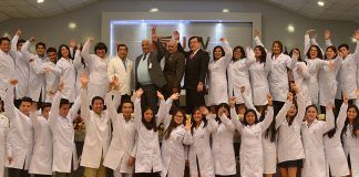 Estudiantes de Medicina de UCV reciben mandiles en tradicional ceremonia