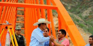 Presidente Martín Vizcarra inaugura el puente Calemar