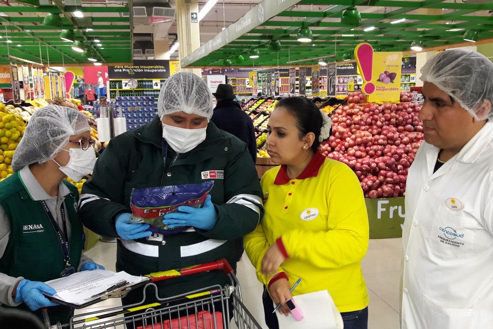 senasa-inspecciona-expendio-productos-organicos-supermercados-la-libertad