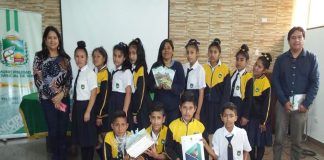 FEM entrega ejemplares de libros a los colegios de Virú