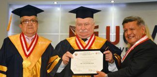 El premio Nobel de la Paz Lech Walesa conversa con estudiantes de UCV