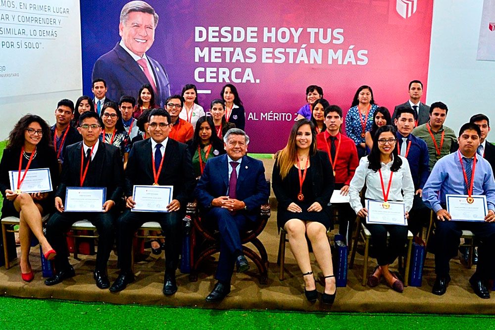 ucv-reconoce-esfuerzo-perseverancia-estudiantes